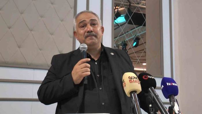 Depremzede İl Başkanı, Depremzede Öğrencilerle Bir Araya Gelince Duygusal Anlar Yaşadı