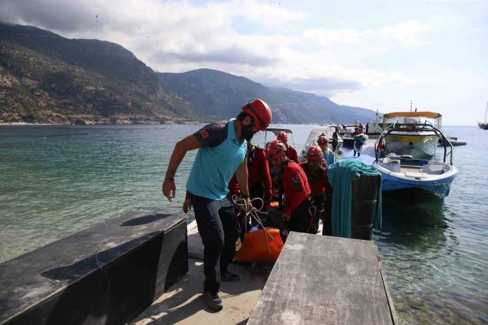 Fethiye’de Kayalıklara Düşen İngiliz Paraşüt Pilotu Öldü