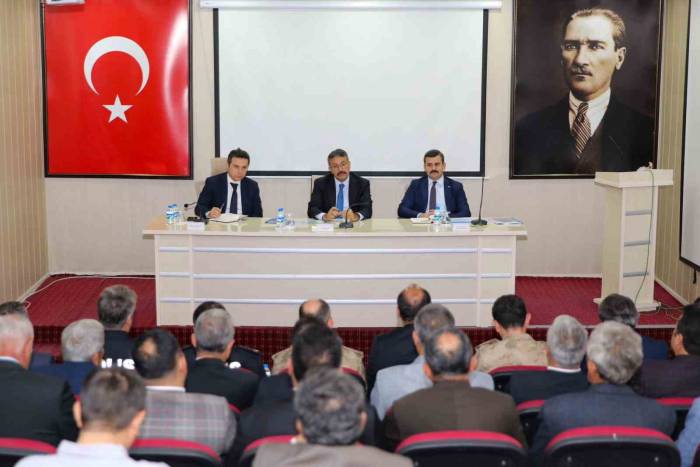 Vali Ali Çelik, Muhtarlarla Bir Araya Geldi