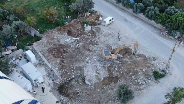 Yıkılan Evinin Yerine Yeni Yuva Kurmak İsteyen Depremzedenin Önündeki 400 Bin Tl’lik Engel Kalktı