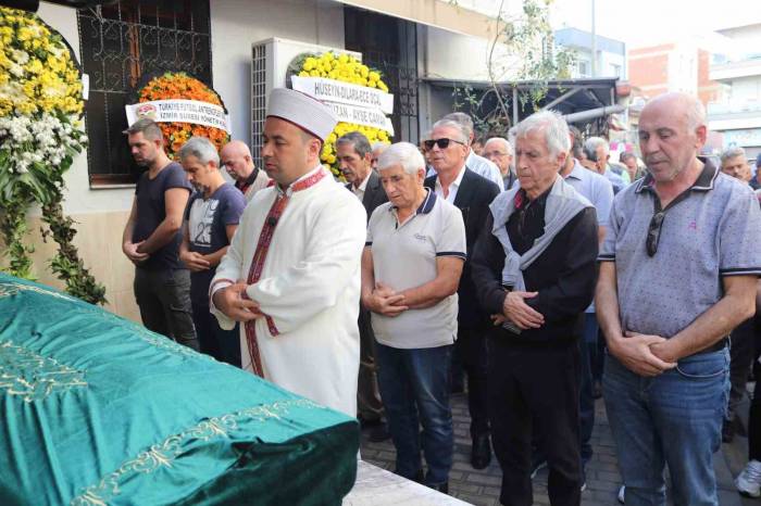 İzmir’de İhmalin Böylesi: Yaşlı Kadın Kapısı Açık Minibüsten Düşüp Öldü