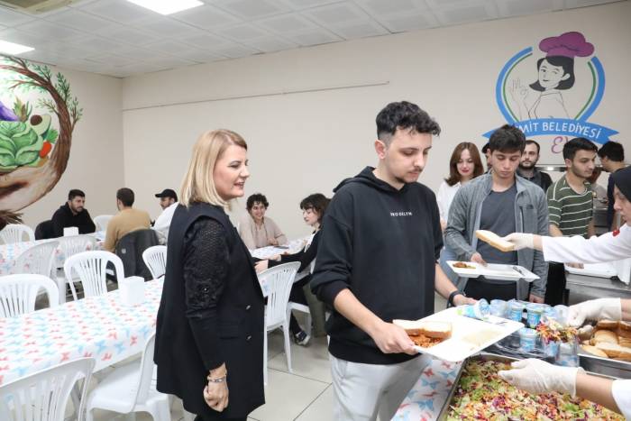 Üniversite Öğrencilerine Ücretsiz Yemek