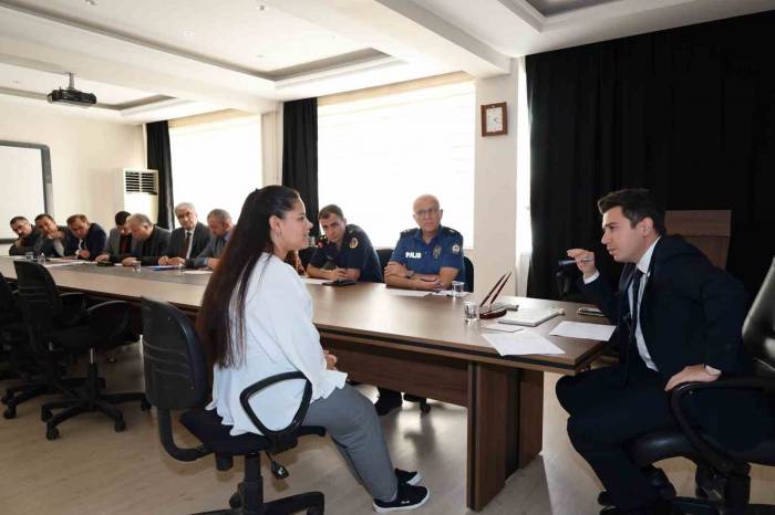 Karacasu Kaymakamı Gündoğdu Vatandaşların İstek Ve Şikayetlerini Dinledi