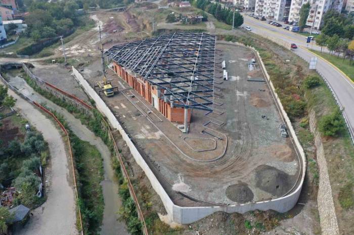 Gölcük Terminalinde Çatı İmalatı Sürüyor