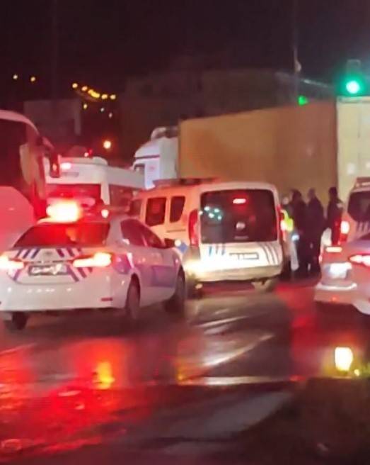 Polisi Peşine Taktı, Uzun Süre Aracından İnmedi