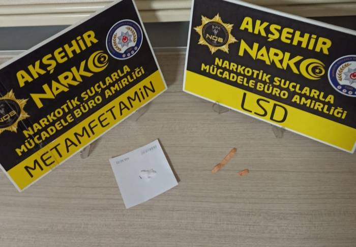 Şüphe Üzerine Durdurulan Araçtan Aranan Şahıs Ve Uyuşturucu Çıktı