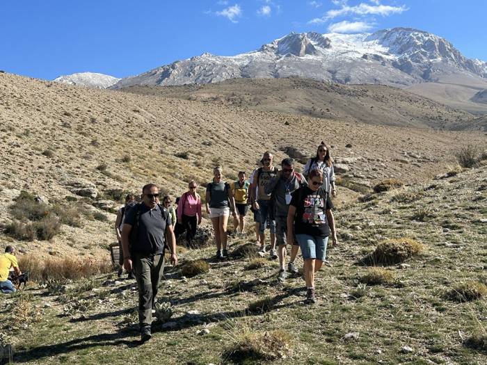Fransız Ve Belçikalı Tur Operatörleri Aladağlar’ı Gezdi