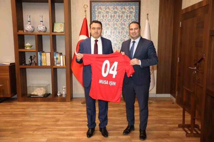 Kütahya Valisi Işın, Ağrı Heyetini Ağırladı