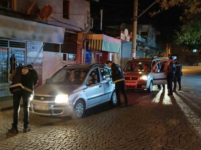 Akhisar’da ’güven Ve Huzur’ Uygulamasında 9 Kişi Yakalandı