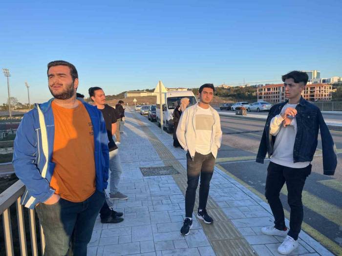 Sinop Üniversitesi Öğrencilerinin ’kapalı Durak’ Talebi: "Yağmurda Islanıyor, Rüzgarda Üşüyoruz"