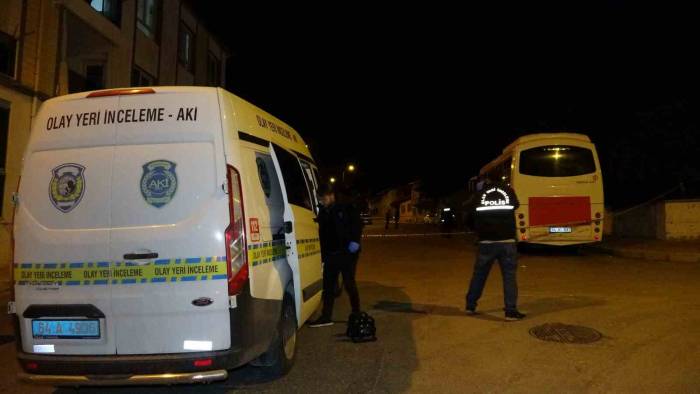Uşak’ta Silahlı Kavga: 1’i Ağır 2 Kişi Yaralandı