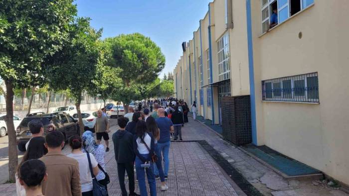 Aydınlı Sporseverler Filenin Sultanlarını Yalnız Bırakmıyor