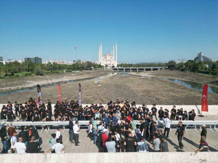 Tarihi Köprüde 320 Metrelik ’piton Döner’ Yapıldı