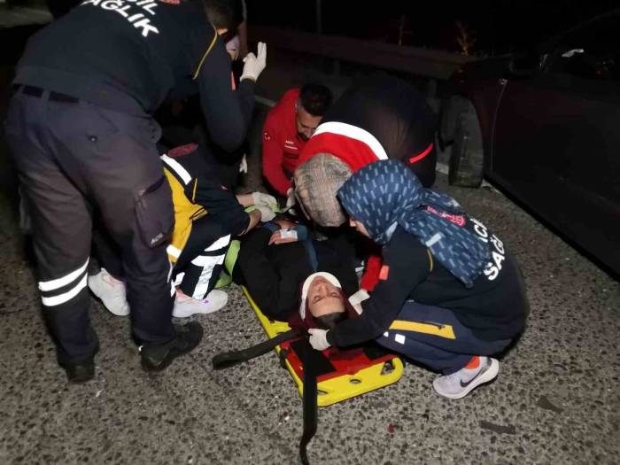 Aksaray’da Minibüs Otomobile Arkadan Çarptı: 5 Yaralı