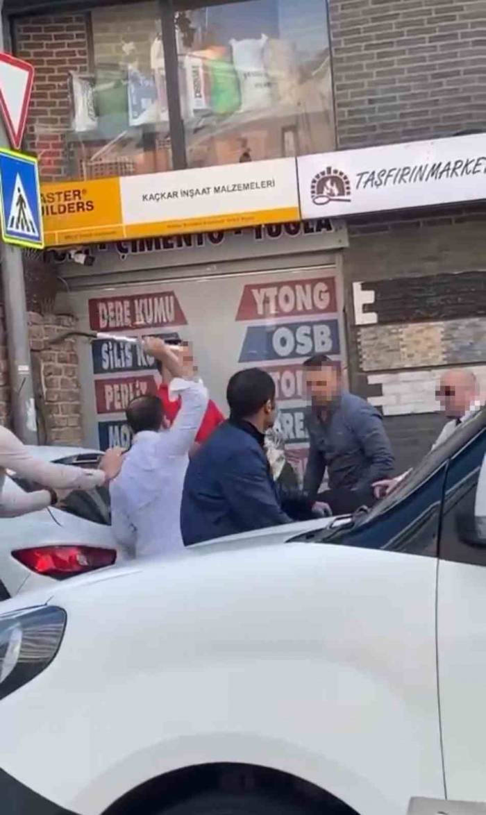 Tartıştığı Sürücünün Kafasında Sopa Kırdı
