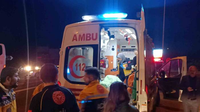 D-100’de İki Motosiklet Çarpıştı: 3 Yaralı