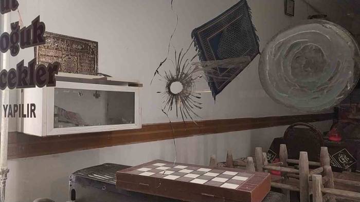 Çorum’da 2 İş Yeri Ve 1 Otomobil Kurşunlandı