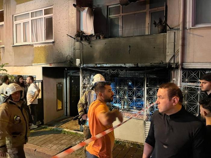 Fatih’te 5 Katlı Binada Korkutan Yangın