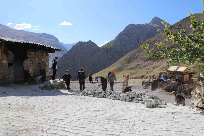 Hakkari’de Bir Semt Daha Modern Yola Kavuştu