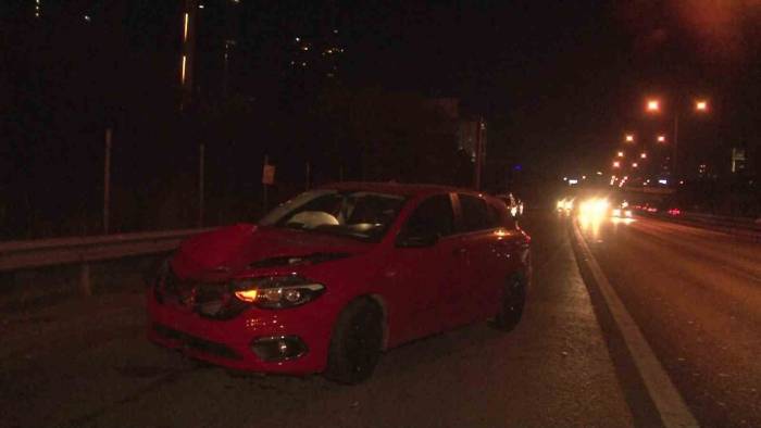 Hatalı Sollama Yapan Motosiklete Otomobil Çarptı: 1 Hafif Yaralı