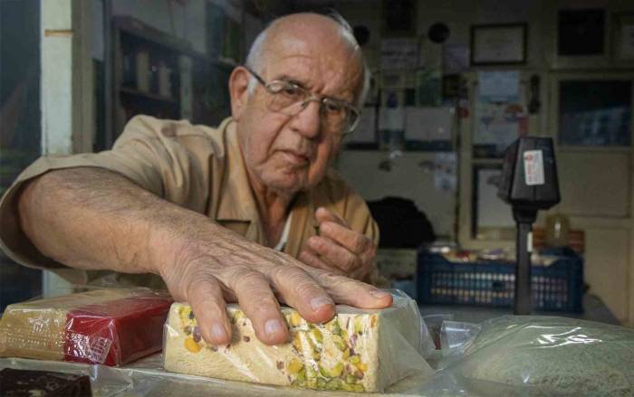 95 Yıldır İzmir’de Aynı Yerinde, Bu Helvacının Namı Türkiye’ye Yayıldı