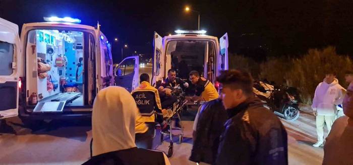 İzmir’de Motosiklet İle Otomobil Çarpıştı: 2 Ölü