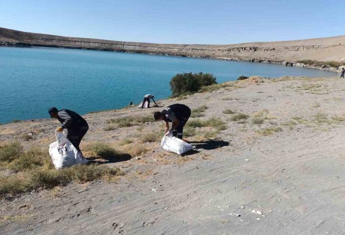 Karapınar Acıgöl Çevresi Çöplerden Temizlendi
