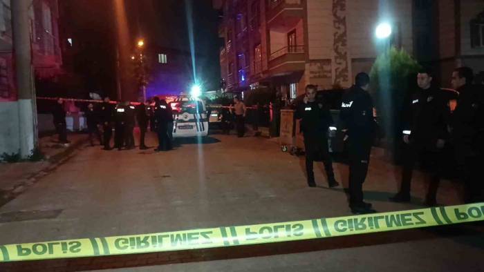 İki Grup Arasında Kavga: 3 Kişi Bıçaklandı, Bir Kişi De Kalp Krizi Geçirdi