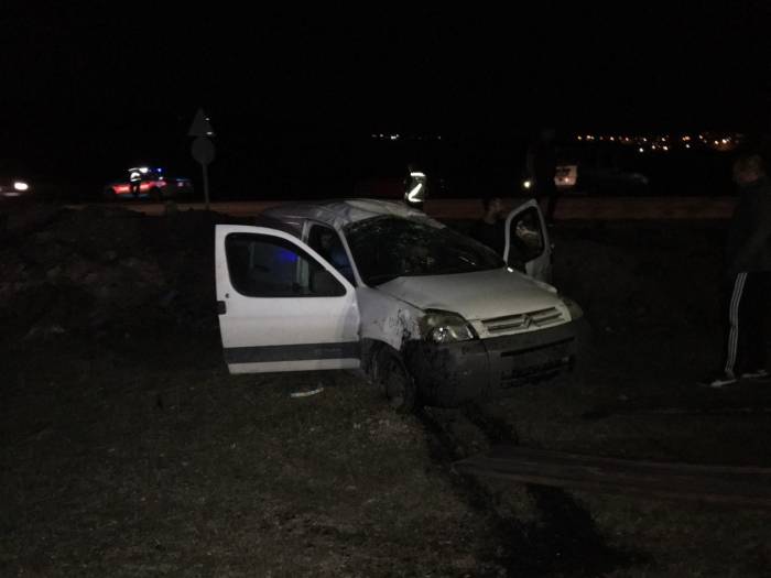 Kocaeli’nde Kontrolden Çıkan Araç Şarampole Uçtu