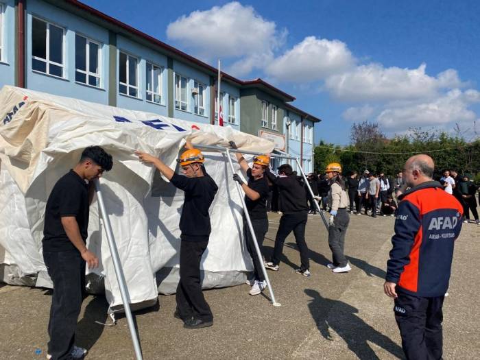 Öğrenci Ve Fabrika Çalışanlarına Afet Farkındalık Eğitimi