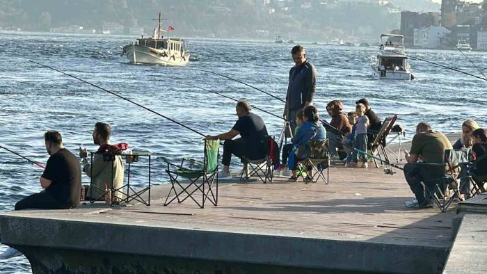 İstanbul Boğazı’nda Şüpheli Cisim Paniği: Mayın Sanıldı Şamandıra Çıktı