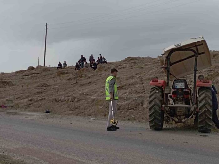 Sürüklenen Traktörden Düşen Sürücü Hayatını Kaybetti