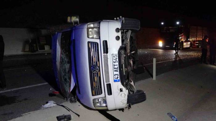 Uşak’ta İki İşçi Servisi Çarpıştı: 28 Yaralı