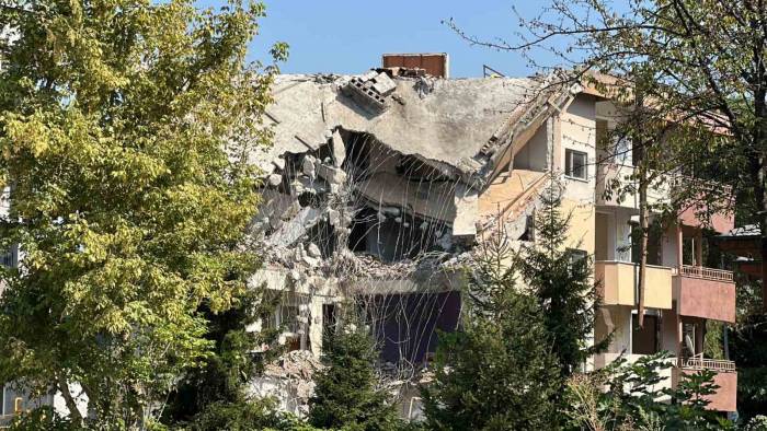 Düzce’de Kentsel Dönüşüme Giren Yapılar Yıkılıyor