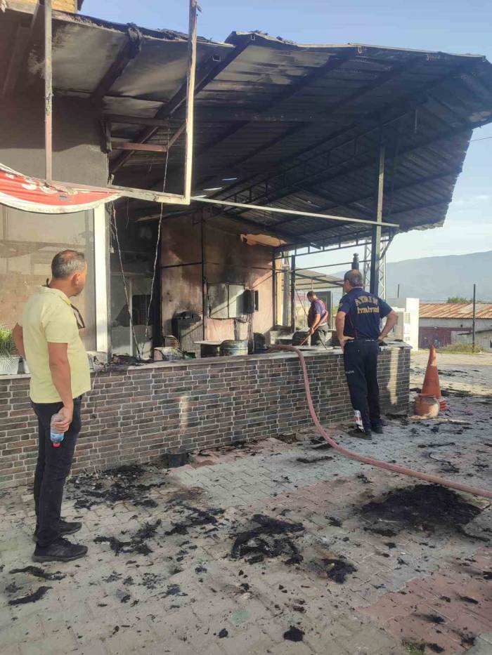 Kuyucak’ta İşyeri Yangını Ucuz Atlatıldı