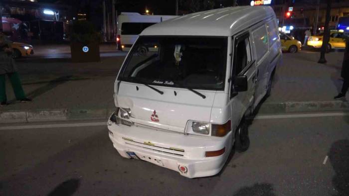 Bursa’da Minibüs Önce Taksiye Ardından Yayalara Çaptı: 4 Yaralı