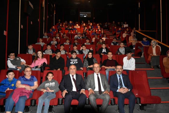 ‘100. Yılda 100 Etkinlik’ Etkinliklerinde Öğrencilere Sinema Günü