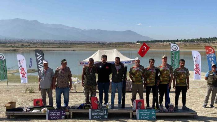 Olta Sporcuları En Büyük Sazanı Yakalamak İçin Yarıştı