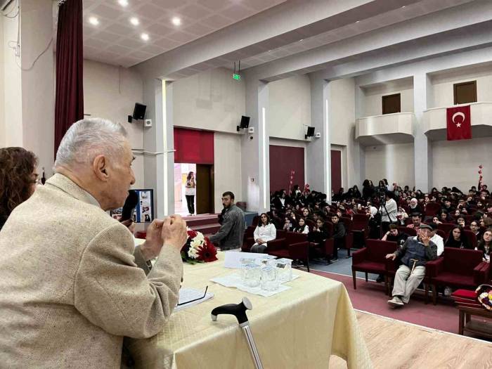 Emekli Öğrenmenler Cumhuriyetin İlk Yıllarını Anlattı