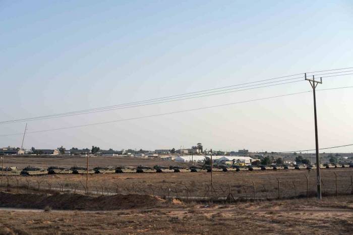 İsrail’e Ait Çok Sayıda Tank Sınırda Bekletiliyor