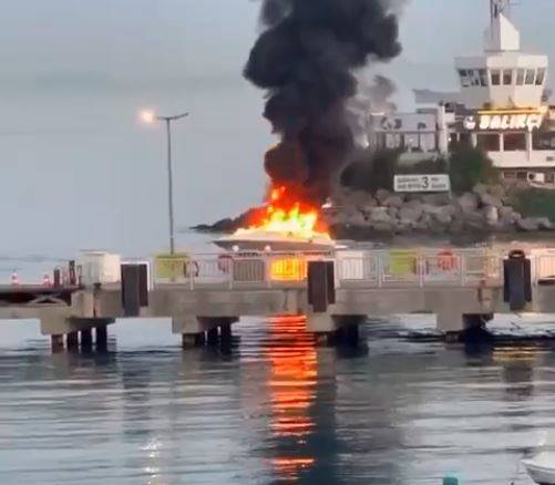 Bakırköy’de Lüks Tekne Alevlere Teslim Oldu