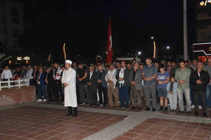 İzmir’de "Soykırıma Hayır, Filistin’e Destek, Siyonizme Lanet" Mitingi