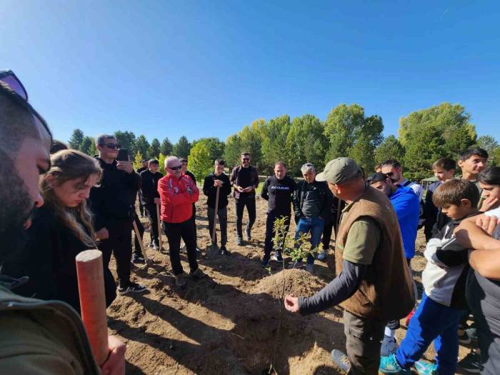 Muaythaiciler’den Ağaç Dikme Etkinliği