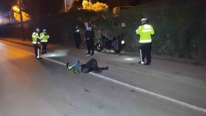Otomobil Sürücüsü Motosiklete Çarpıp Kaçtı