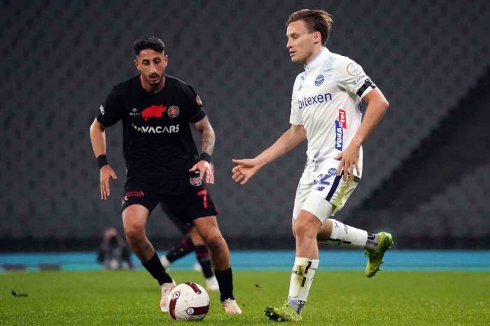 Trendyol Süper Lig: Fatih Karagümrük: 0 - Adana Demirspor: 0 (İlk Yarı)