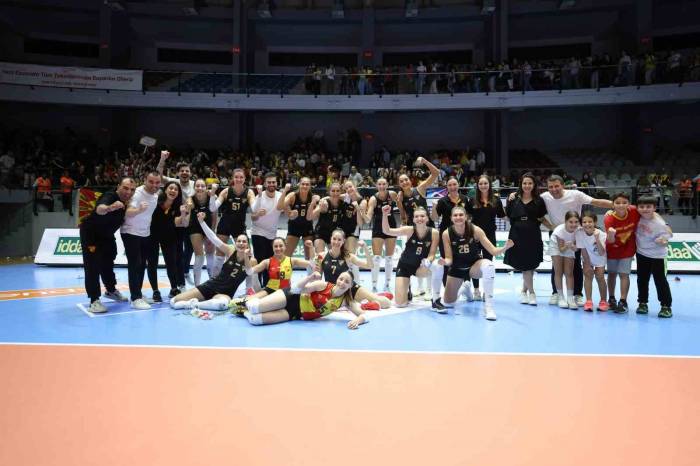 Göztepe Voleybol, İlk Galibiyetini İzmir Derbisinde Aldı