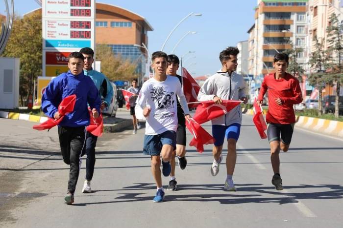 Ağrı’da ‘100. Yıl Atletizm Ve Tekerlekli Kayaklı Koşu Yarışmaları’