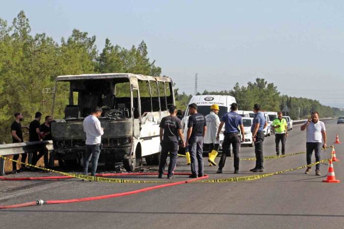 Antalya’da Karavana Çevrilen Midibüste Feci Ölüm