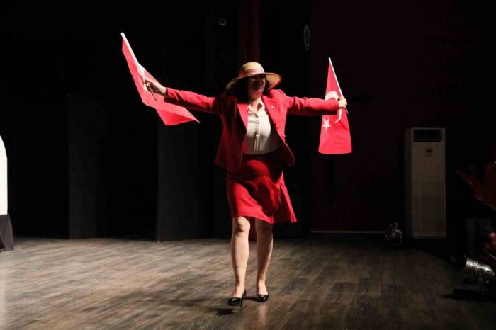 Şehir Tiyatroları ’anadolu Kadınları’ Oyunuyla Perdelerini Açtı