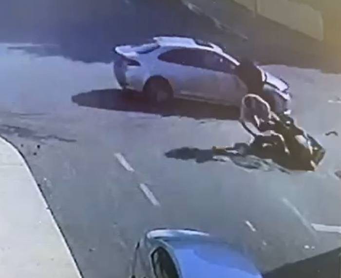 Beylikdüzü’nde Motosiklet İle Otomobil Çarpıştı: 1 Yaralı